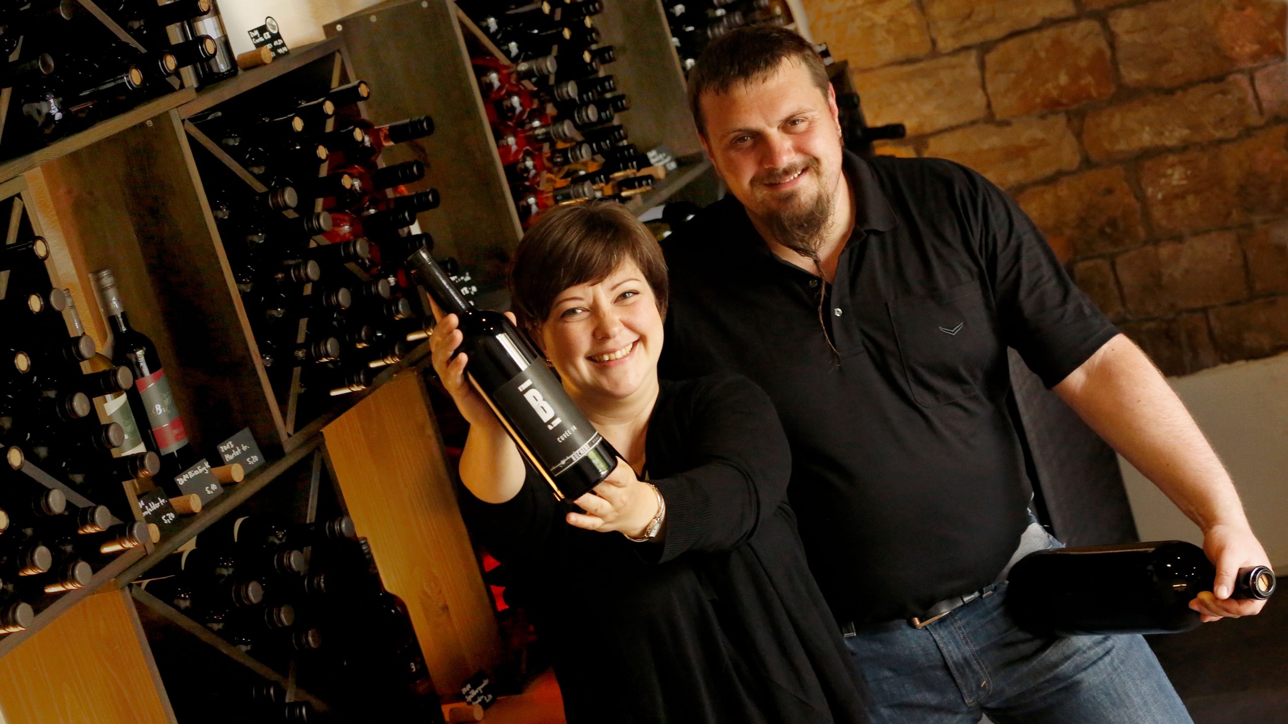 Matthias und Stefanie Buchert in ihrem Weinshop